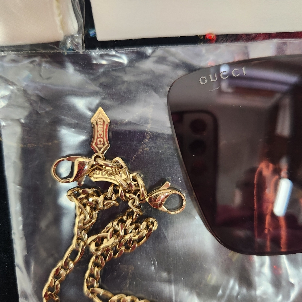 Gucci Black Sunglasses with Gold Chain - Picture 9 of 10